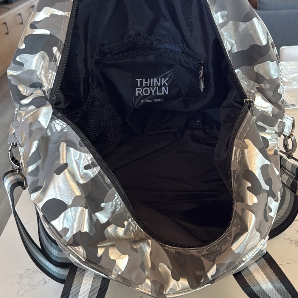 Think Royln Wingman Shiny Silver Black Camo Large Nylon Tote Adjustable Strap - Picture 9 of 13